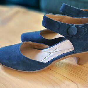 Navy Mary Janes with 2" Heel - Easy Spirit - Size 9 NARROW (Like New)